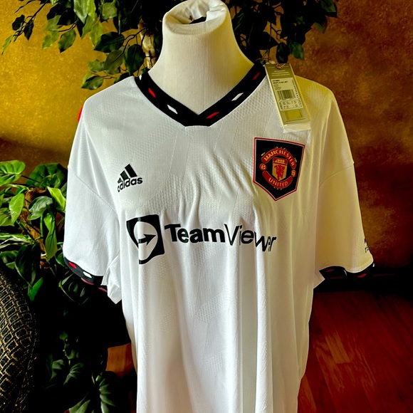 This is a brand new Manchester United jersey size XXL